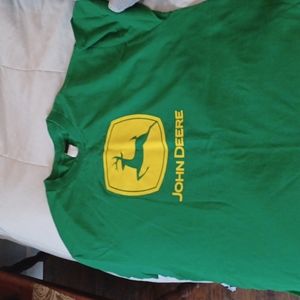 Jhon deer tshirt